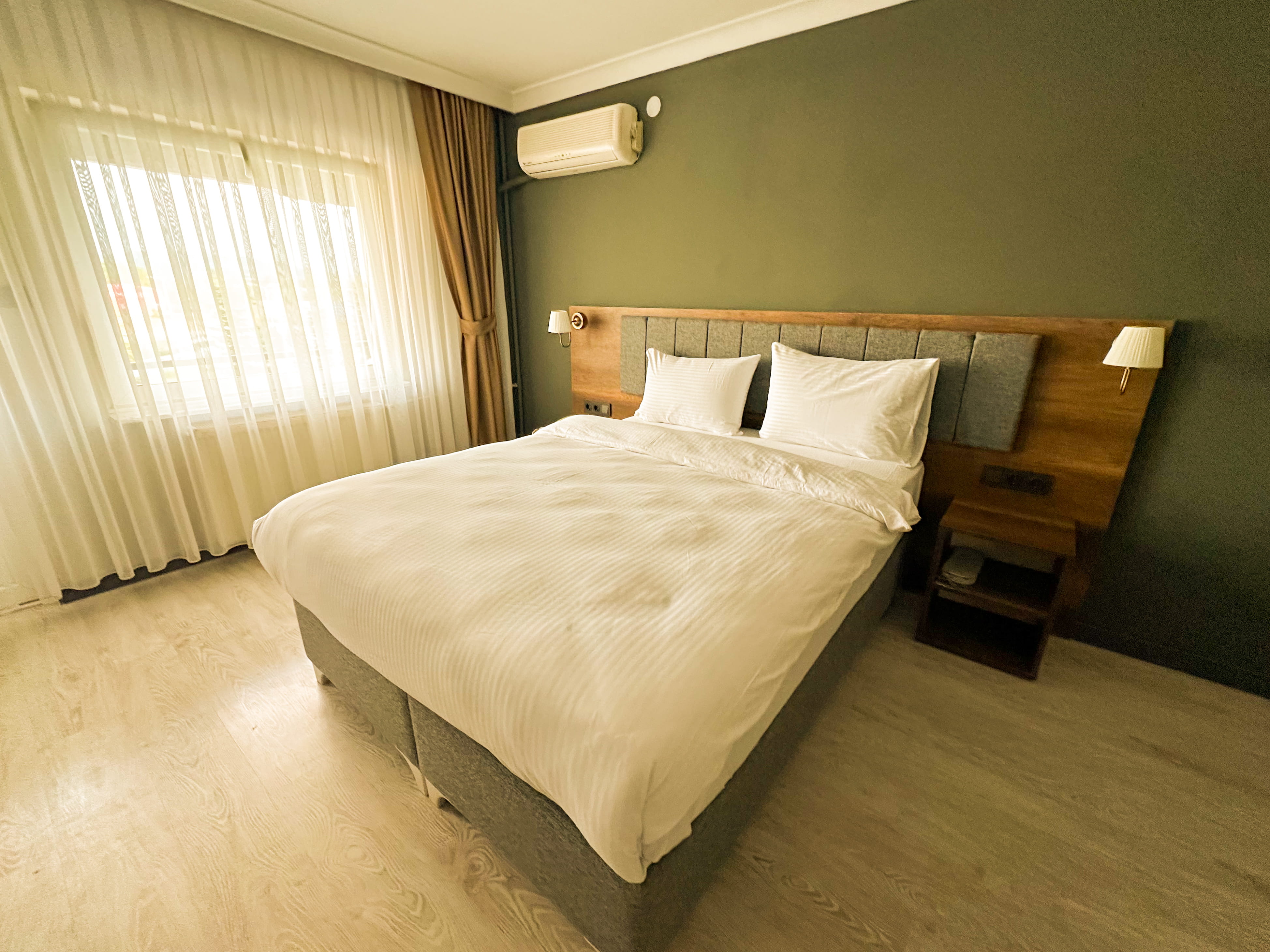 Honeymoon Suite Oda