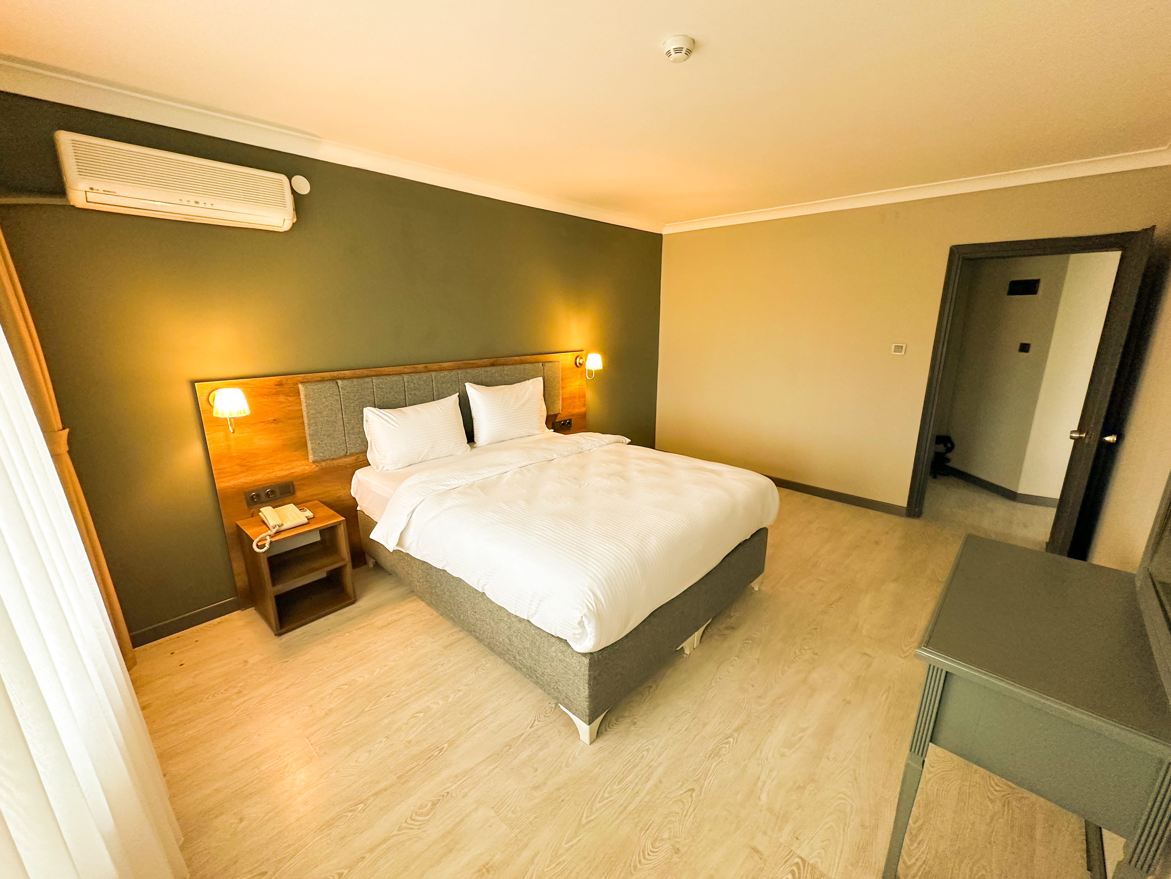 Honeymoon Suite Oda
