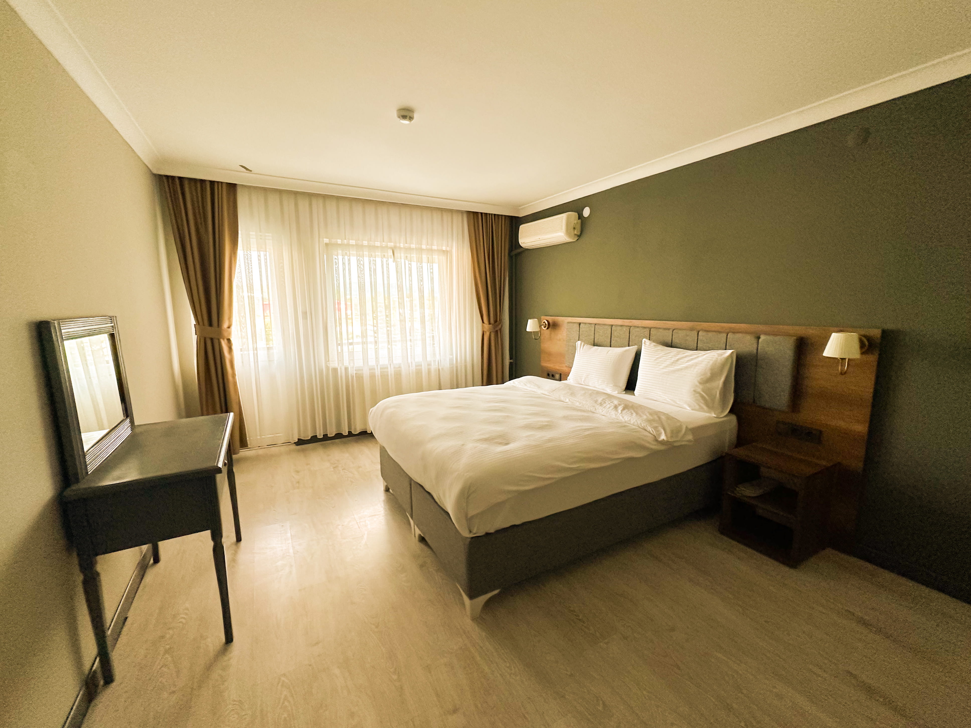 Honeymoon Suite Oda